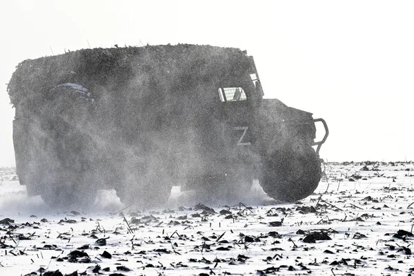 Russian Forces Deploy 'Yozh' Shield to Enhance Armor Survivability on Battlefields