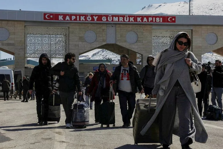 Refugees Fleeing Bombardment Cross Iran-Turkey Border in Desperation