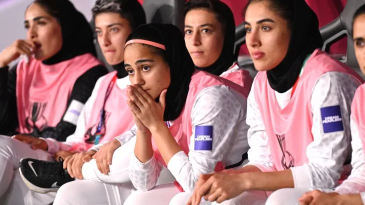 Iranian Footballer Reverses Asylum Decision Amid Teammates' Influence and Diplomatic Pressure