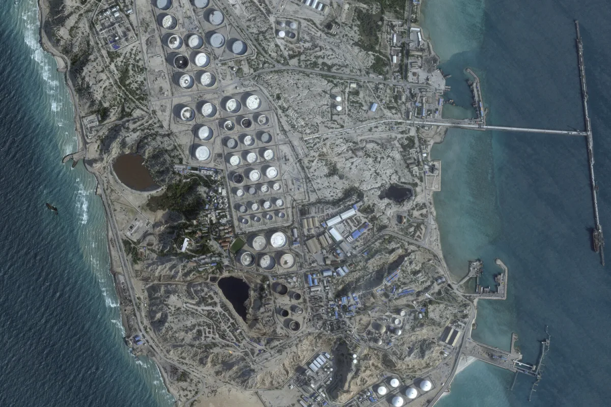 Iran Vows to Make Khark Island 'Graveyard' for Invaders