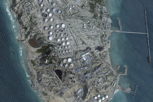 Iran Vows to Make Khark Island 'Graveyard' for Invaders