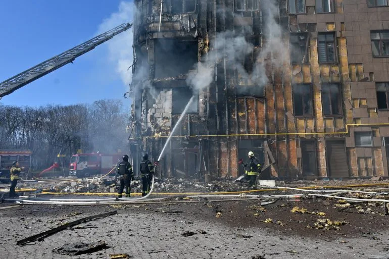 Russian Air Strikes in Ukraine Kill 4, Injure Dozens as Civilian Toll Rises