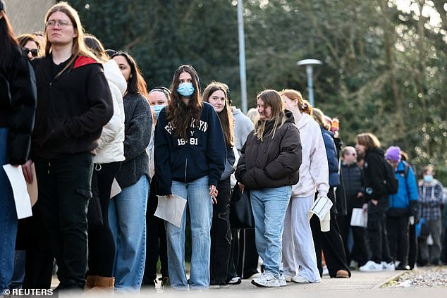 Experts urge urgent review of Meningitis B vaccine amid Kent outbreak