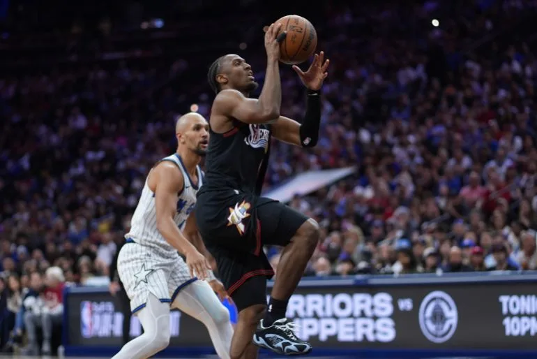 Warriors Edge Clippers to Stay in Playoff Race