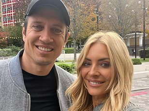 Hugh Jackman's 'Finish It' Hoodie Signals Trouble After Wife's Meeting Demand