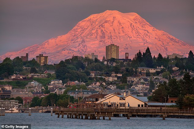 Experts Warn Mount Rainier Lahars Could Hit Three Washington Towns